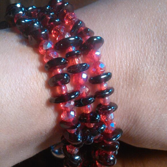 Indian Garnet and Seed Bead Triple Strand Magnetic Clasp Bracelet - Picture 2 of 9